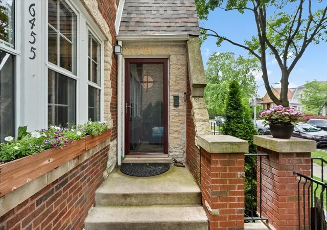 Homes for sale in Chicago, IL | 6455 N Talman Ave, Chicago, IL 60645 | MLS# 12670514