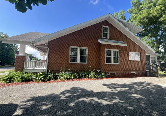 Photo 3 of Single family home for sale at 208 S Peoria St, Bradford, IL 61421 | MLS# 12670574 | Listing updated on 2026-10-13