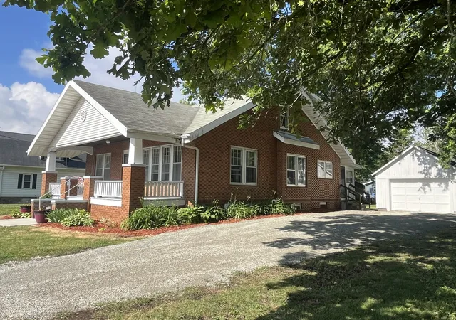 Photo 3 of Single family home for sale at 208 S Peoria St, Bradford, IL 61421 | MLS# 12670574 | Listing updated on 2026-10-13