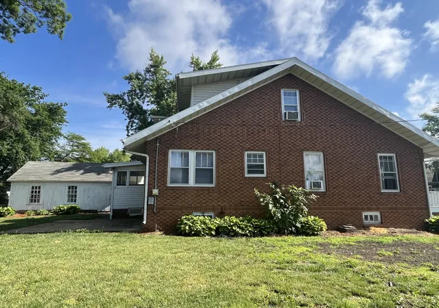 Photo 4 of Single family home for sale at 208 S Peoria St, Bradford, IL 61421 | MLS# 12670574 | Listing updated on 2026-10-13