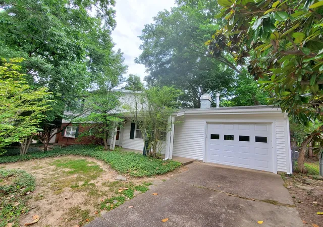 Homes for sale in Carbondale, IL | 807 S Glenview Dr, Carbondale, IL 62901 | MLS# 12670611