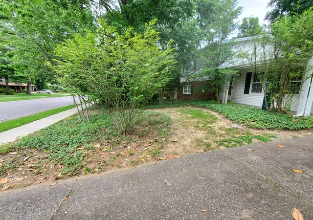Homes for sale in Carbondale, IL | 807 S Glenview Dr, Carbondale, IL 62901 | MLS# 12670611