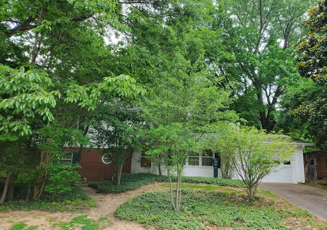 Homes for sale in Carbondale, IL | 807 S Glenview Dr, Carbondale, IL 62901 | MLS# 12670611