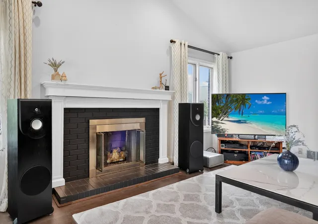 Listing Photo 4 - Condo for sale in building located at 1608 E Clayton Ct, Arlington Heights, IL 60004 - Unit #1608