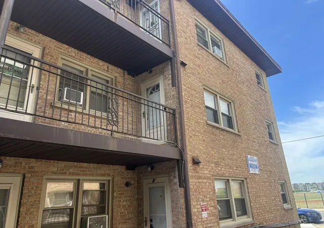 Homes for sale in Chicago, IL | 6737 W Irving Park Road, Chicago, IL 60634 | Houzeo