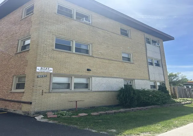 Homes for sale in Chicago, IL | 6737 W Irving Park Rd #2A, Chicago, IL 60634 | MLS# 12670701