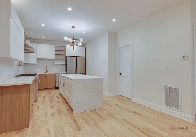 Homes for sale in Chicago, IL | 1826 W Farragut Ave, Chicago, IL 60640 | MLS# 12670789