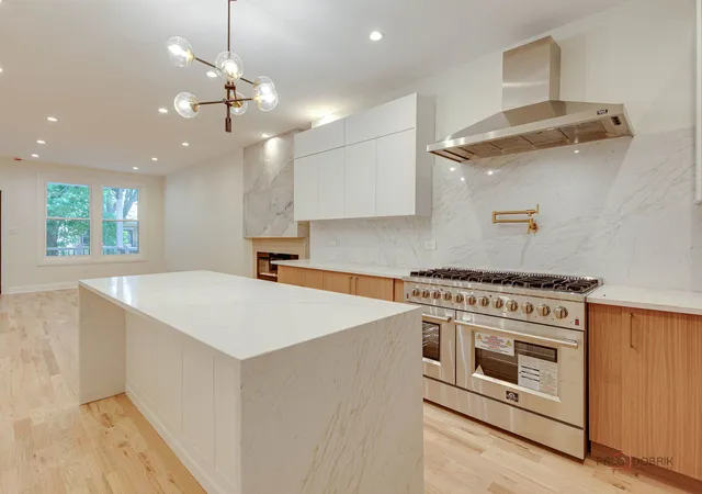 Homes for sale in Chicago, IL | 1826 W Farragut Ave, Chicago, IL 60640 | MLS# 12670789
