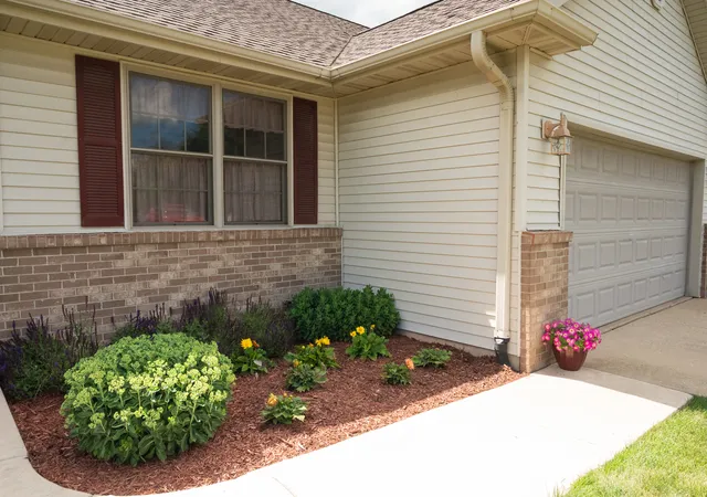 Homes for sale in Rochelle, IL | 10092 Raindance Dr E, Rochelle, IL 61068 | MLS# 12670817