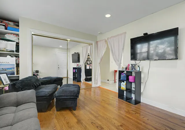 3rd image of 2111 N 75Th Ave #1E, Elmwood Park, IL 60707 | MLS# 12670889