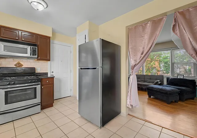 5th image of 2111 N 75Th Ave #1E, Elmwood Park, IL 60707 | MLS# 12670889