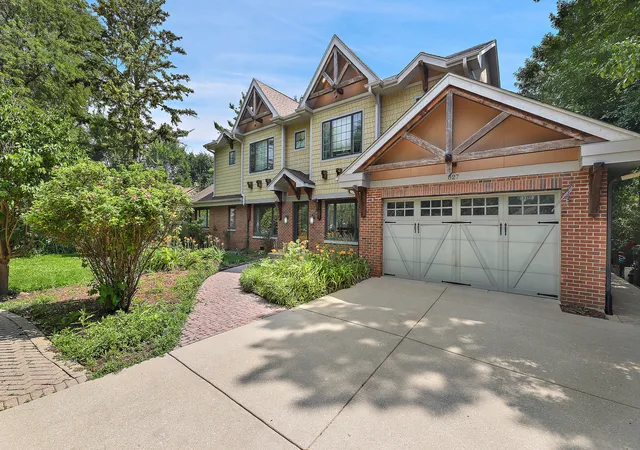Photo 1 of Single family home for sale at 827 S Arlington Hts Rd, Arlington Heights, IL 60005 | MLS# 12670937 | Listing updated on 2026-10-20