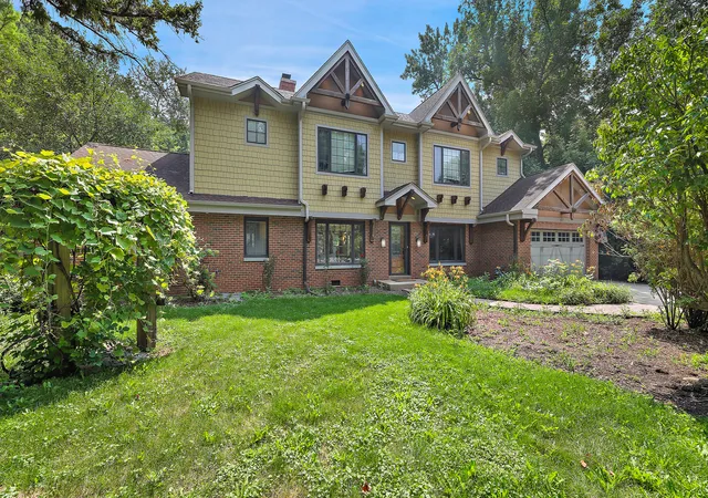 Photo 2 of Single family home for sale at 827 S Arlington Hts Rd, Arlington Heights, IL 60005 | MLS# 12670937 | Listing updated on 2026-10-20