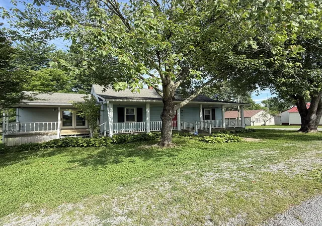 2nd image of 825 3rd St, Rosiclare, IL 62982 | MLS# 12670946
