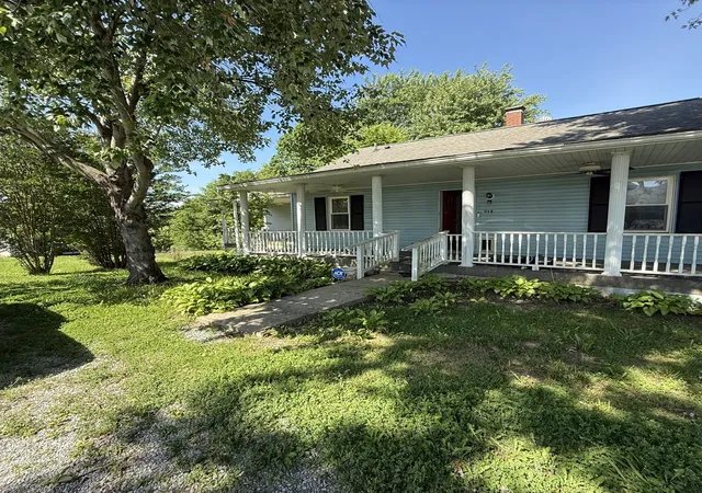 3rd image of 825 3Rd St, Rosiclare, IL 62982 | MLS# 12670946
