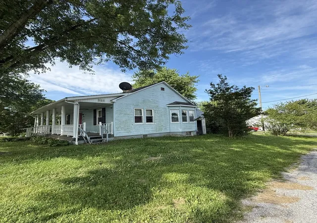 4th image of 825 3Rd St, Rosiclare, IL 62982 | MLS# 12670946
