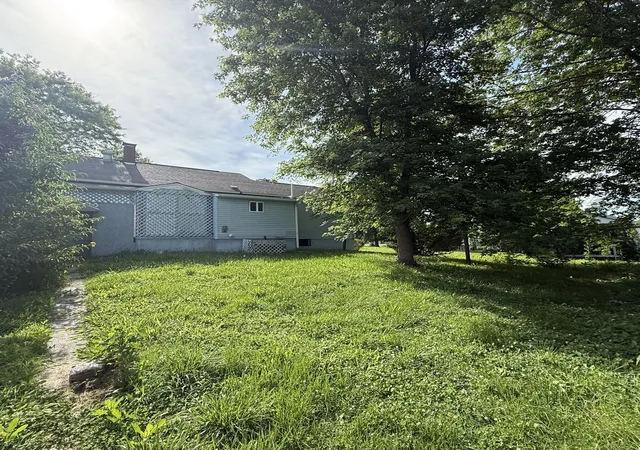 5th image of 825 3Rd St, Rosiclare, IL 62982 | MLS# 12670946