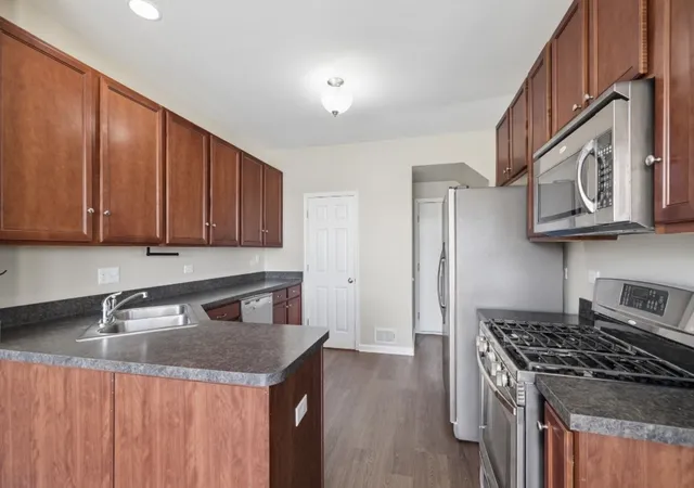 Photo 3 of Townhouse for sale at 15342 Kenmare Cir, Manhattan, IL 60442 | MLS# 12670973 | Listing updated on 2026-09-08