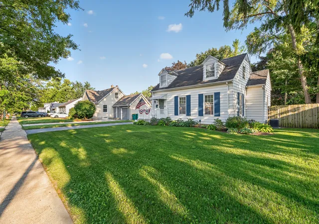 Homes for sale in Joliet, IL | 1618 Glenwood Ave, Joliet, IL 60435 | MLS# 12670984