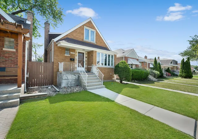 Homes for sale in Chicago, IL | 6805 S Kildare Ave, Chicago, IL 60629 | MLS# 12670996