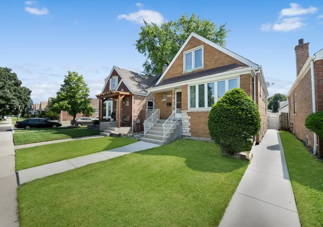 Homes for sale in Chicago, IL | 6805 S Kildare Ave, Chicago, IL 60629 | MLS# 12670996