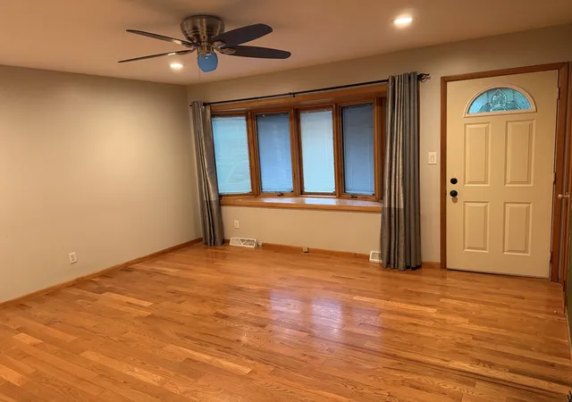 3rd image of 1421 25Th St, Peru, IL 61354 | MLS# 12671028