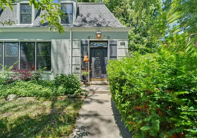 Homes for sale in Urbana, IL | 208 W Florida Ave, Urbana, IL 61801 | MLS# 12671047
