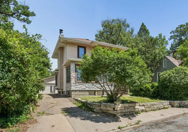 Homes for sale in Moline, IL | 1571 34th Ave, Moline, IL 61265 | MLS# 12671082