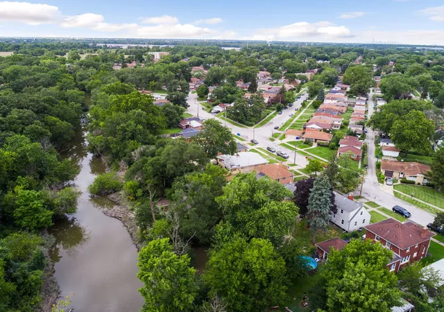 24th image of 360 Streamside Dr, Harvey, IL 60426 | MLS# 12671138