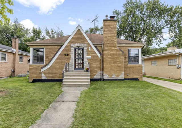 3rd image of 360 Streamside Dr, Harvey, IL 60426 | MLS# 12671138