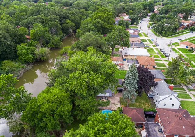 5th image of 360 Streamside Dr, Harvey, IL 60426 | MLS# 12671138