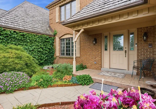 Homes for sale in Oak Brook, IL | 313 Trinity Ln, Oak Brook, IL 60523 | MLS# 12671270