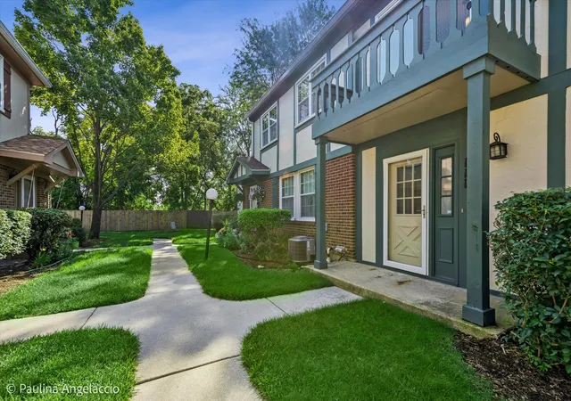 Homes for sale in Vernon Hills, IL | 111 Lindenwood Ct #0, Vernon Hills, IL 60061 | MLS# 12671296