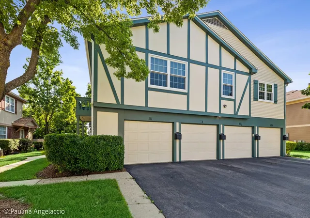 Homes for sale in Vernon Hills, IL | 111 Lindenwood Ct, Vernon Hills, IL 60061