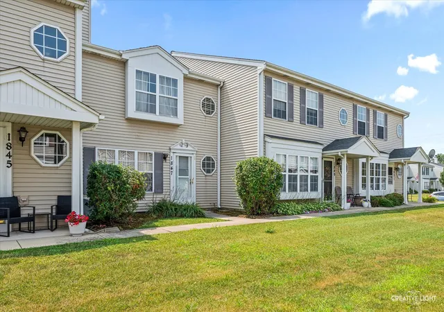 Photo 2 of Townhouse for sale at 1847 Towhee Ct, Joliet, IL 60435 | MLS# 12671312 | Listing updated on 2026-09-11