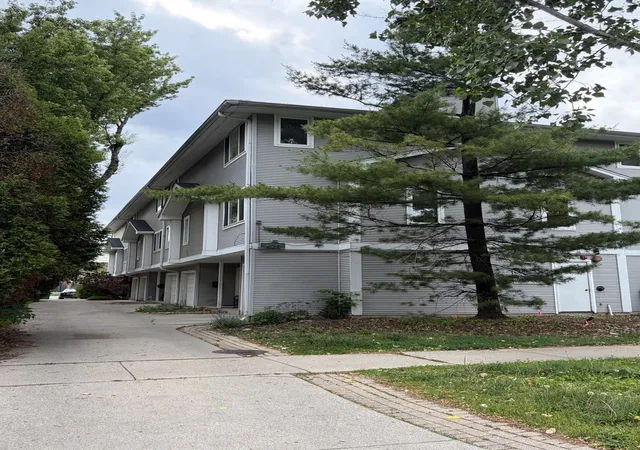 Homes for sale in Oak Park, IL | 425 S Harvey Ave #E, Oak Park, IL 60302 | MLS# 12671323