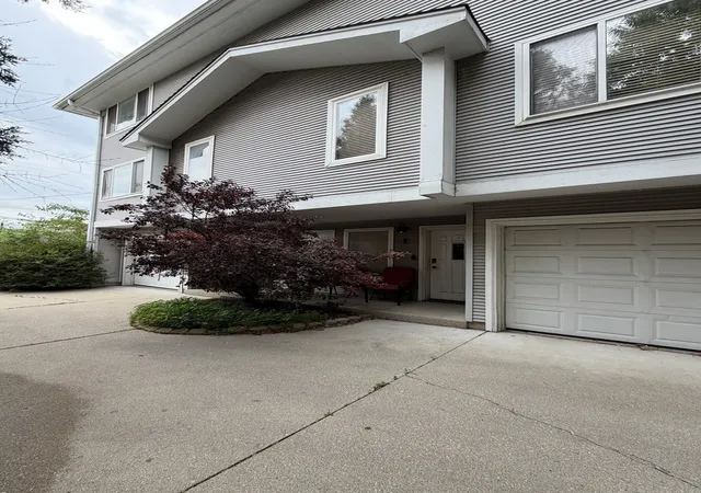 Homes for sale in Oak Park, IL | 425 S Harvey Ave #E, Oak Park, IL 60302 | MLS# 12671323