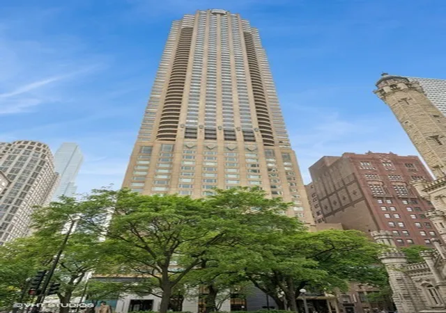2nd image of 800 N Michigan Ave, Chicago, IL 60611