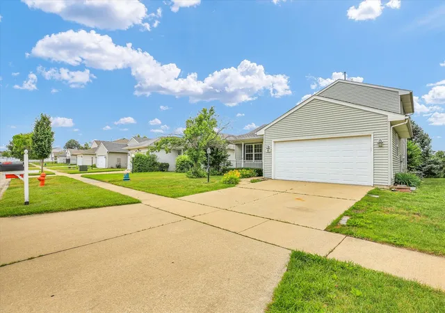 3rd image of 705 Erin Dr, Champaign, IL 61822 | MLS# 12671337