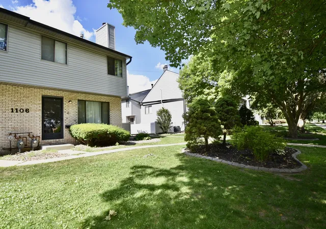 Homes for sale in Bloomington, IL | 1106 E Jefferson St #6, Bloomington, IL 61701 | MLS# 12671338