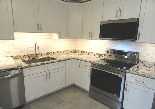 Listing Photo 4 - Condo for sale in building located at 9907 W 58Th St, Countryside, IL 60525 - Unit #1