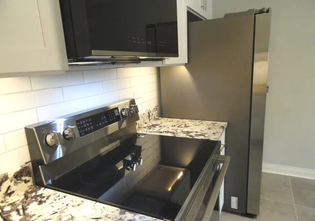 Listing Photo 5 - Condo for sale in building located at 9907 W 58Th St, Countryside, IL 60525 - Unit #1