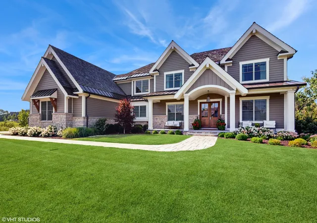 1st image of 305 Briarwood Ln, Lincolnshire, IL 60069 | MLS# 12671465