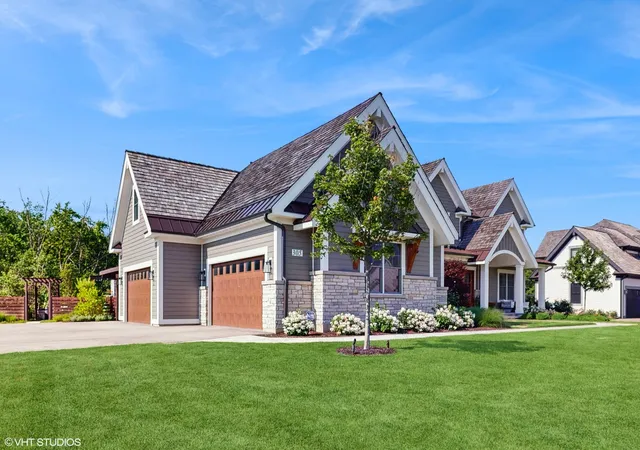2nd image of 305 Briarwood Ln, Lincolnshire, IL 60069 | MLS# 12671465