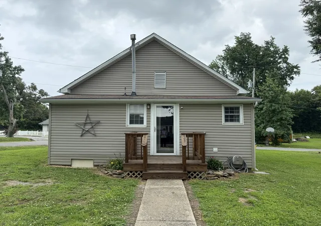 2nd image of 78 Academy St, Eldorado, IL 62930 | MLS# 12671517