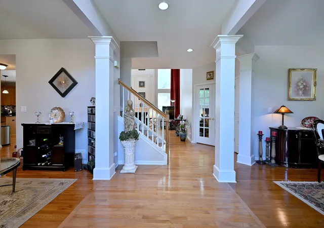 2nd image of 10 Sequoia Ct, Streamwood, IL 60107 | MLS# 12671552