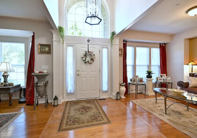 4th image of 10 Sequoia Ct, Streamwood, IL 60107 | MLS# 12671552