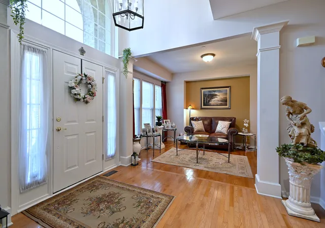 5th image of 10 Sequoia Ct, Streamwood, IL 60107 | MLS# 12671552