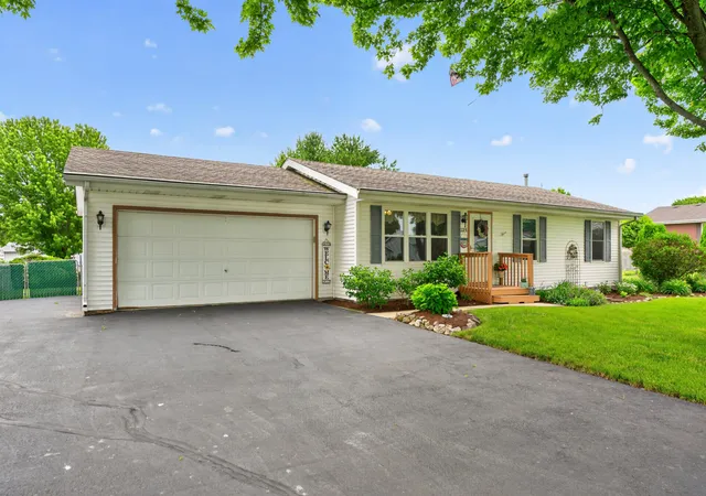 Homes for sale in Capron, IL | 225 Cloud Mist Dr, Capron, IL 61012 | MLS# 12671576
