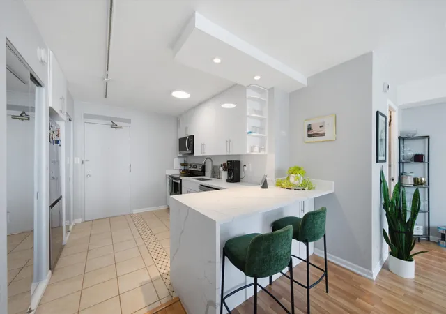 Homes for sale in Chicago, IL | 3600 N Lake Shore Dr #2217, Chicago, IL 60613 | MLS# 12671600